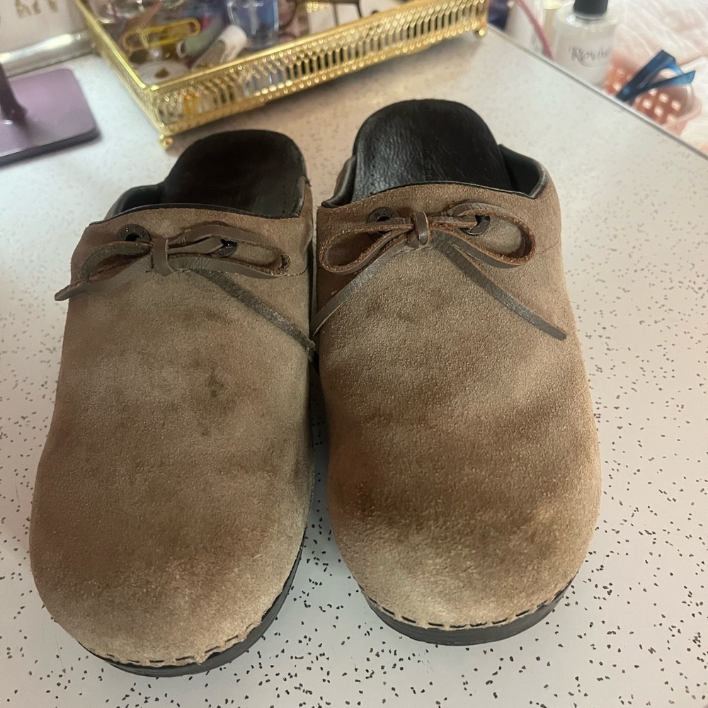vintage 90s Lands' End clogs with a bow accent and wedge heel
